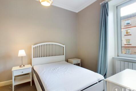 BOOK YOUR VIEWING ONLINE AT 1LET Bright and stylish one-bedroom flat in Gorgie with modern amenities, energy-efficient heating, and a fully equipped kitchen. Perfect for comfortable city living!