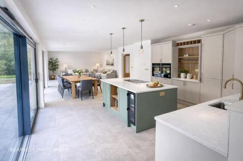 Kitchen/dining/living