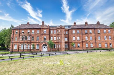 A spacious 2 double bedroom apartment in the well regarded Woodlands development in the heart of Bournville. This delightful apartment is unique in that it has a split aspect enjoying both views of th