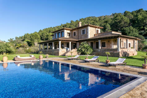 Rustic finca with stone facade and pool in Inca