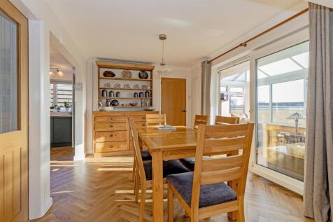 Dining Room-3.jpg