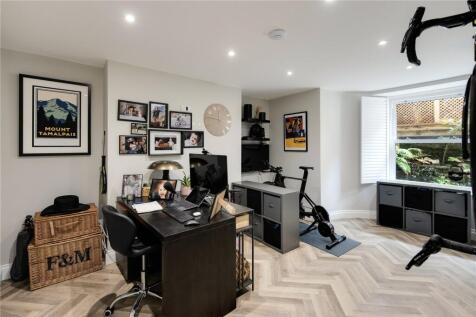 5 bed, 3 bath Semi-Detached in Bristol - Photo 6