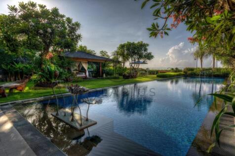 Villa Frangipani garden