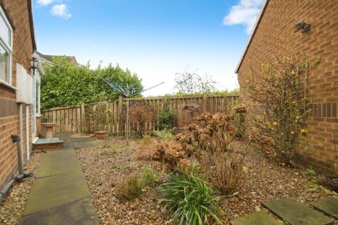 SIDE GARDEN 01.jpg