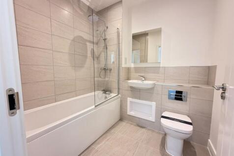 Main Bathroom.jpg