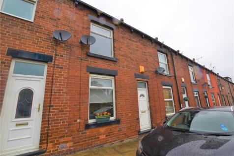 Available to let from mid August is this two bedroom terraced property situated in this popular location in Churwell. Offered to the market unfurnished with a rear courtyard garden, well presented thr