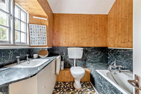 En Suite Bathroom