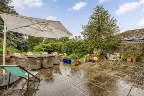 38 Wycombe Road, HP15 6RY-17.jpg