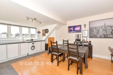 Lounge/Kitchen