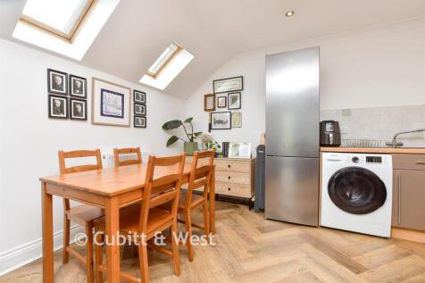 Kitchen / Lounge / Diner