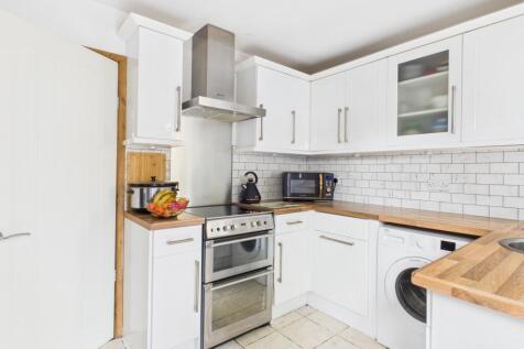 CAM03729G0-PR0163-STILL010