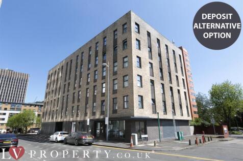 AVAILABLE 1ST AUGUST 2026! LV PROPERTY are delighted to present a stunning two-bedroom, two-bathroom apartment situated in the highly sought-after area of Broad Street in Birmingham. This stylishly fu