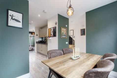 3 bed, 1 bath End of Terrace in Leeds - Photo 5