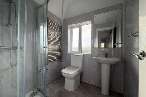 3 Bedroom Semi-Detached in BD16 2HD