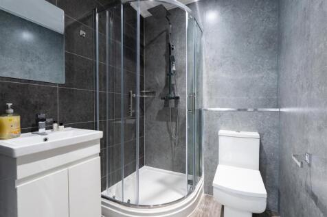 Studio bathroom 2.JPG