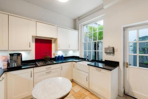 6 bed, 5 bath Terraced in Bristol - Photo 18