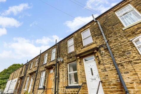 A ONE bedroomed UNFURNISHED BACK-to-BACK TERRACED house with DOUBLE GLAZING and GAS CENTRAL HEATING system. Accommodation over FOUR floors with BASEMENT KITCHEN inc INTEGRATED WASHING MACHINE and FRID