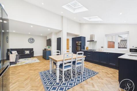 Open Plan Kitchen/Diner/Family Room