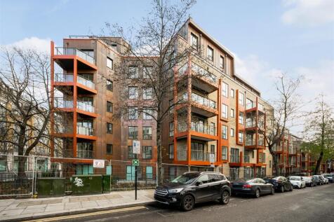 We are delighted to offer this brand new, exceptionally bright and spacious three double bedroom penthouse apartment with two terraces that has been finished to the highest standard offering over 1400