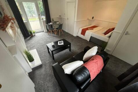 ** AVAILABLE 01/10/2026 ** We have this excellent first floor studio apartment available with balcony. Suitable for both students and professionals! The spacious living/ bedroom area has been furnishe