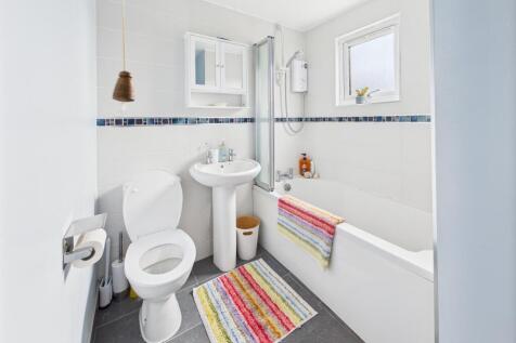 CAM01354G0-PR0516-STILL016