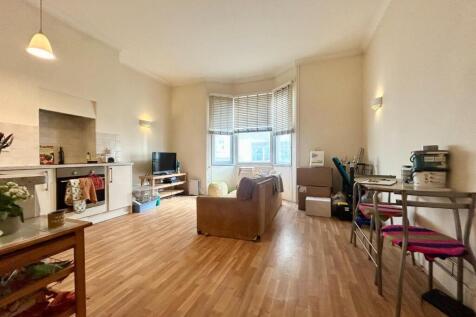 Open plan living room:kitchen 2.jpg