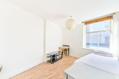 ZERO DEPOSIT AVAILABLE. LONG LET. Ideally situated on the high road with its many shops, bars and transport links, this recently refurbished studio flat offers good sized and recently refurbished acco