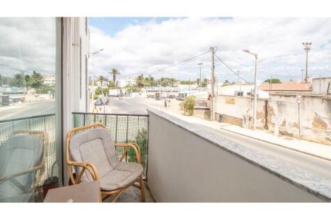 Renovated Apartment 500m from Dona Ana Beach, Lagos