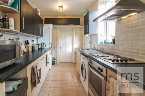 5 Bedroom Semi-Detached in NG7 2EQ