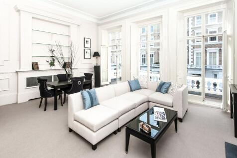 A stunning and bright first floor one bed apartment with fantastic ceiling height and neutral decoration throughout.
