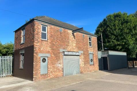 Light Industrial to rent in hull