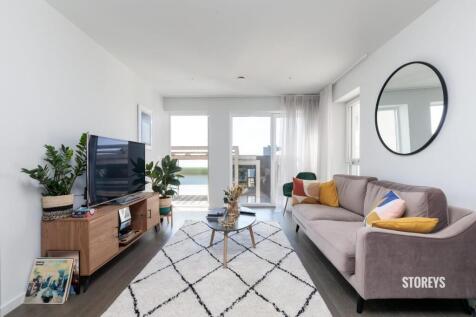 The Storey: Stunning two bedroom, two bathroom apartment set within the highly sought-after XY development, moments from King's Cross and Caledonian Road, N7. Beautifully designed throughout, this spa