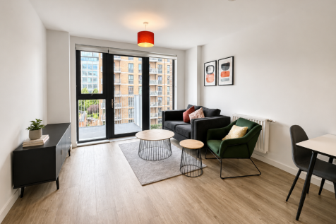 Modern 1-bedroom apartment set within a sought-after Park Royal development. Offering stylish interiors, a private balcony and exclusive access to landscaped gardens and a tranquil private lake. Perfe