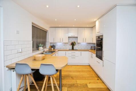 Kitchen/Dining Area