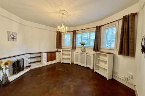 Sitting Room/Snug: