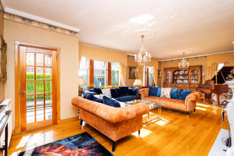 5 bed, 5 bath Detached in Glasgow - Photo 2