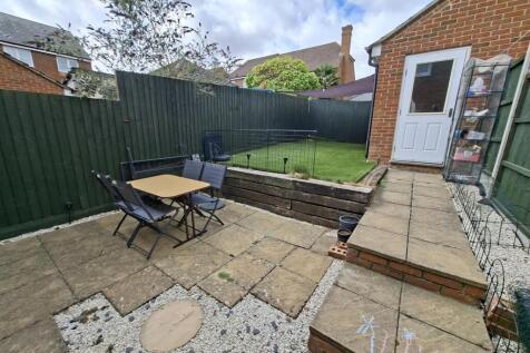 2 Thompson Close