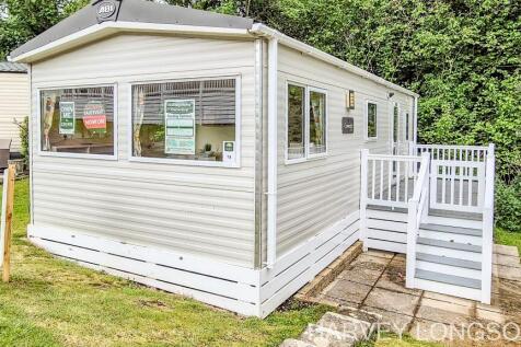 ABI Coworth Deluxe holiday home exterior with deck