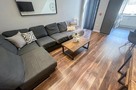£95 PW - DOUBLE ROOMS WITH BILLS INCLUDED - HOUSE SHARE - KENSINGTON LOCATION