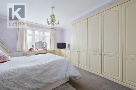 Elmcroft Drive, Chessington - KT9 1DY