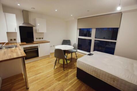 DEPOSIT FREE OPTION AVAILABLE. AVAILABLE NOW. STUDIO. Manchester Waters is a modern development provides ease of access to the City Centre and beyond, with Salford Quays and Pomona Metrolink station o