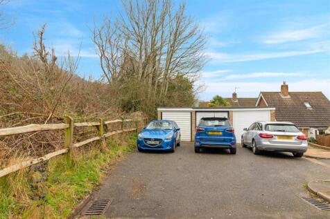 Garage (Centre)