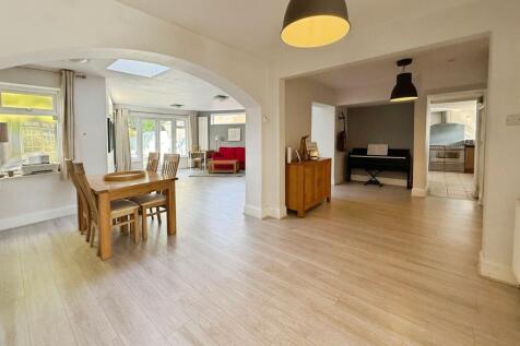 Open Plan Living Room & Dining Room