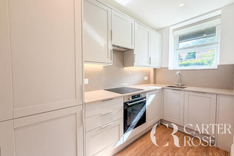 Newly refurbished two double bedroom apartment in sought-after Art Deco Melville Court. Features a spacious reception room, separate modern kitchen, stylish bathroom, communal gardens and on-site care