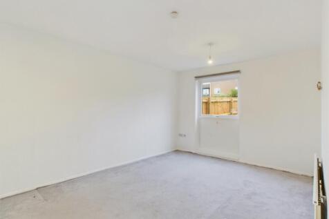 CAM01909G0-PR0281-STILL001