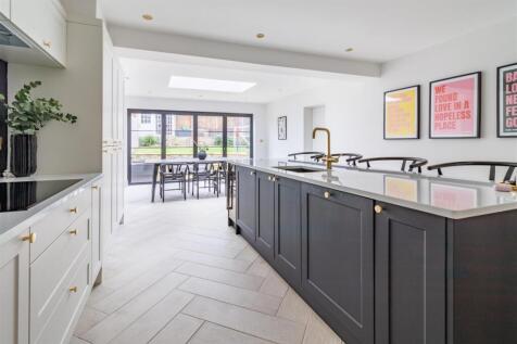 OPEN PLAN KITCHEN/DINER pic 2