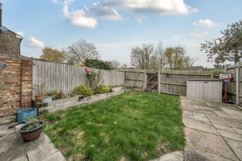 1383920-15-691f3b...