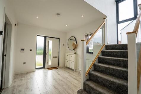 Downstairs Hallway 1.jpg