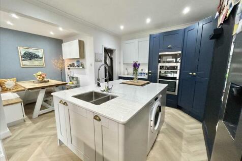 OPEN PLAN KITCHEN