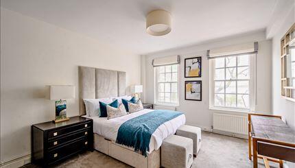This spacious first floor, two double bedrooms (820 sq ft) apartment, located in the heart of Chelsea, is now available to rent.